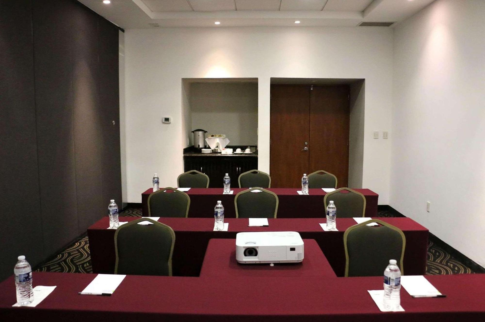 Radisson Poliforum Plaza Hotel Leon Bagian luar foto