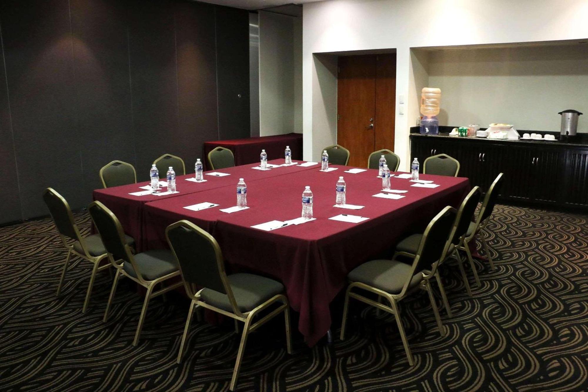 Radisson Poliforum Plaza Hotel Leon Bagian luar foto