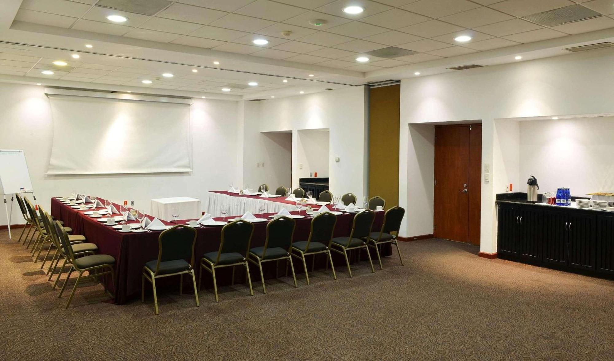 Radisson Poliforum Plaza Hotel Leon Bagian luar foto