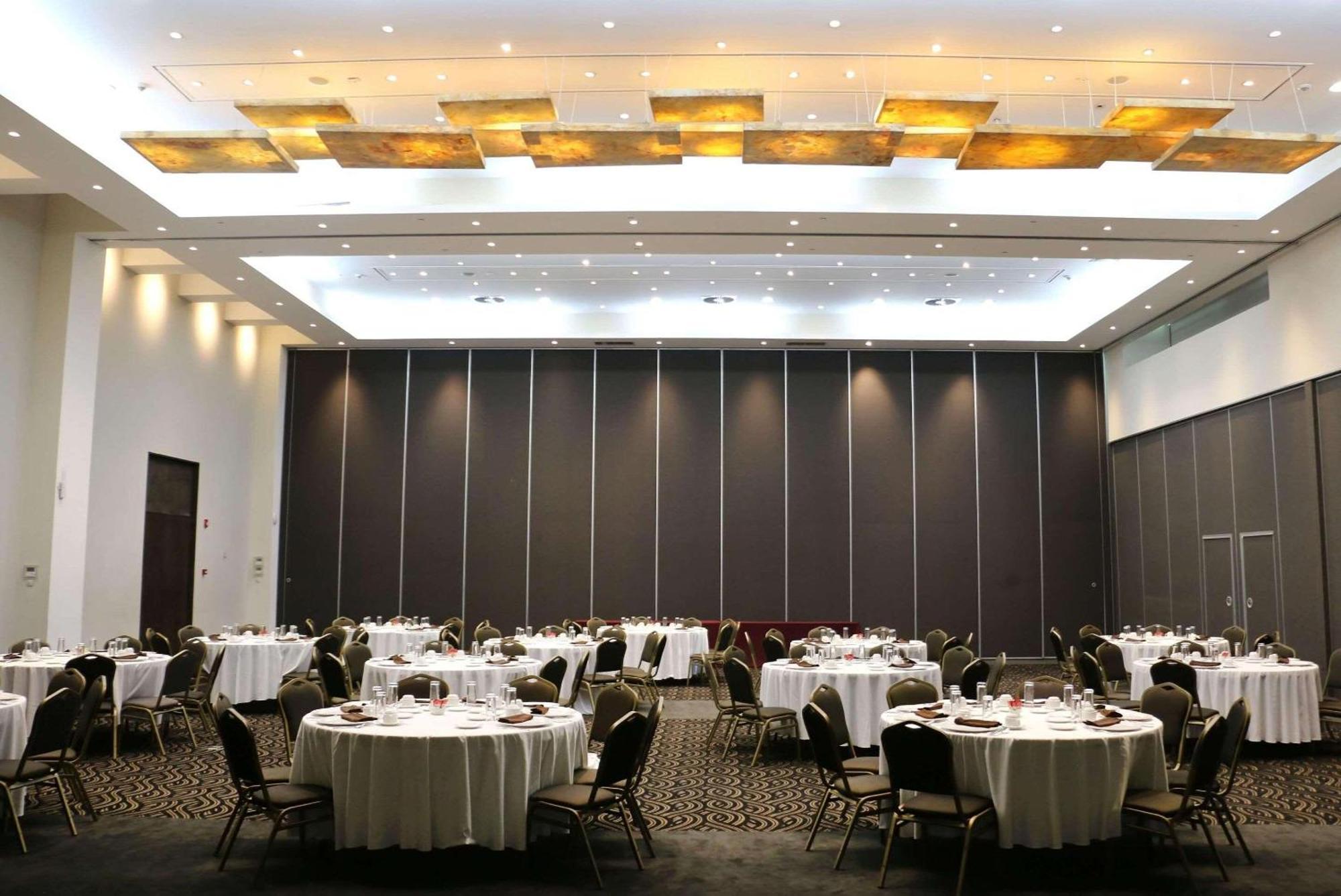 Radisson Poliforum Plaza Hotel Leon Bagian luar foto